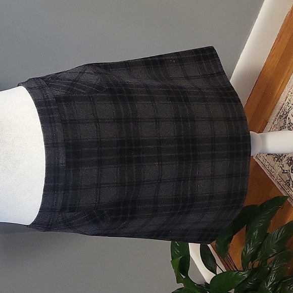 Willi Smith Wool Blend Black and Gray Plaid Mini Skirt - Size 4 - Picture 1 of 5